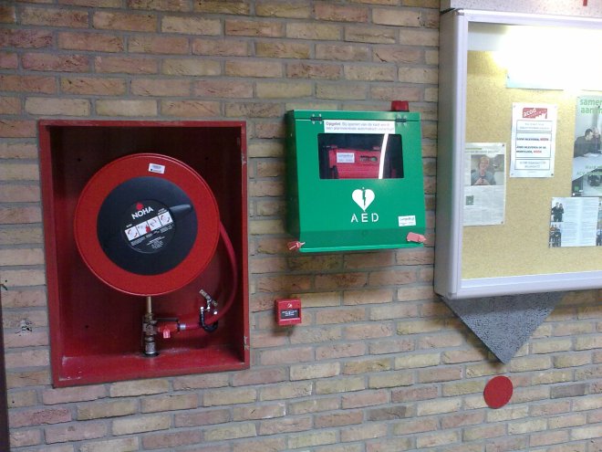 Voorbeeld AED (foto met dank aan Rode Kruis Vlaanderen-